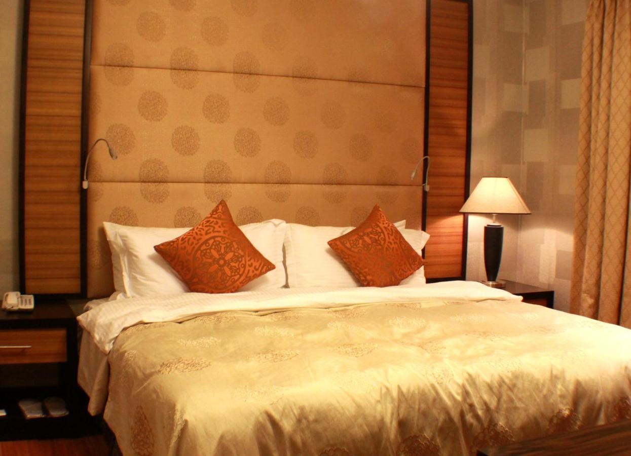 The Royal Mandaya Hotel Davao City Exteriör bild