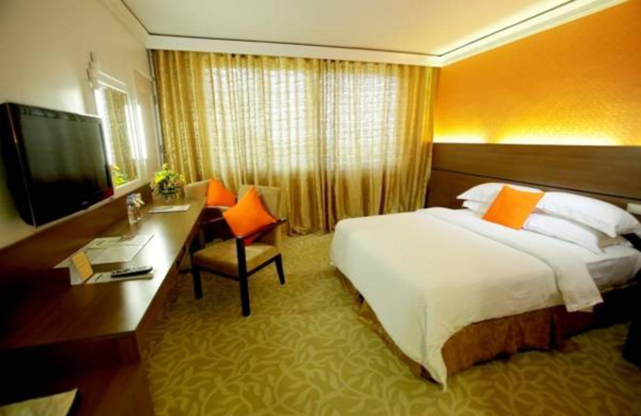 The Royal Mandaya Hotel Davao City Exteriör bild