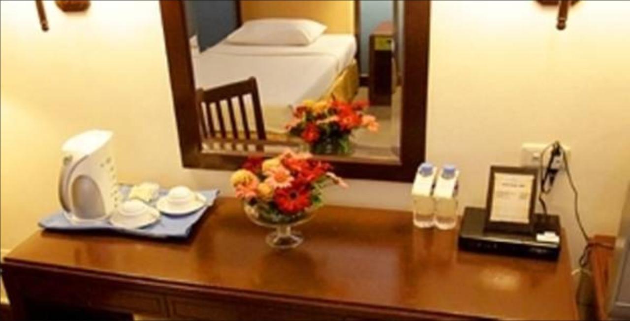 The Royal Mandaya Hotel Davao City Exteriör bild