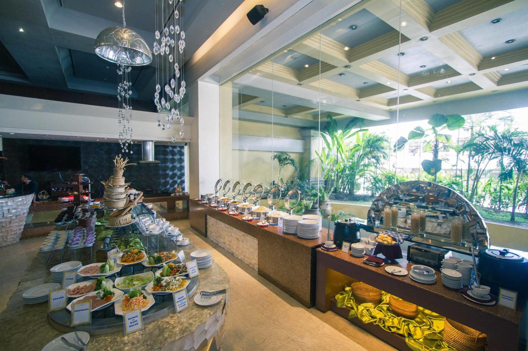 The Royal Mandaya Hotel Davao City Exteriör bild