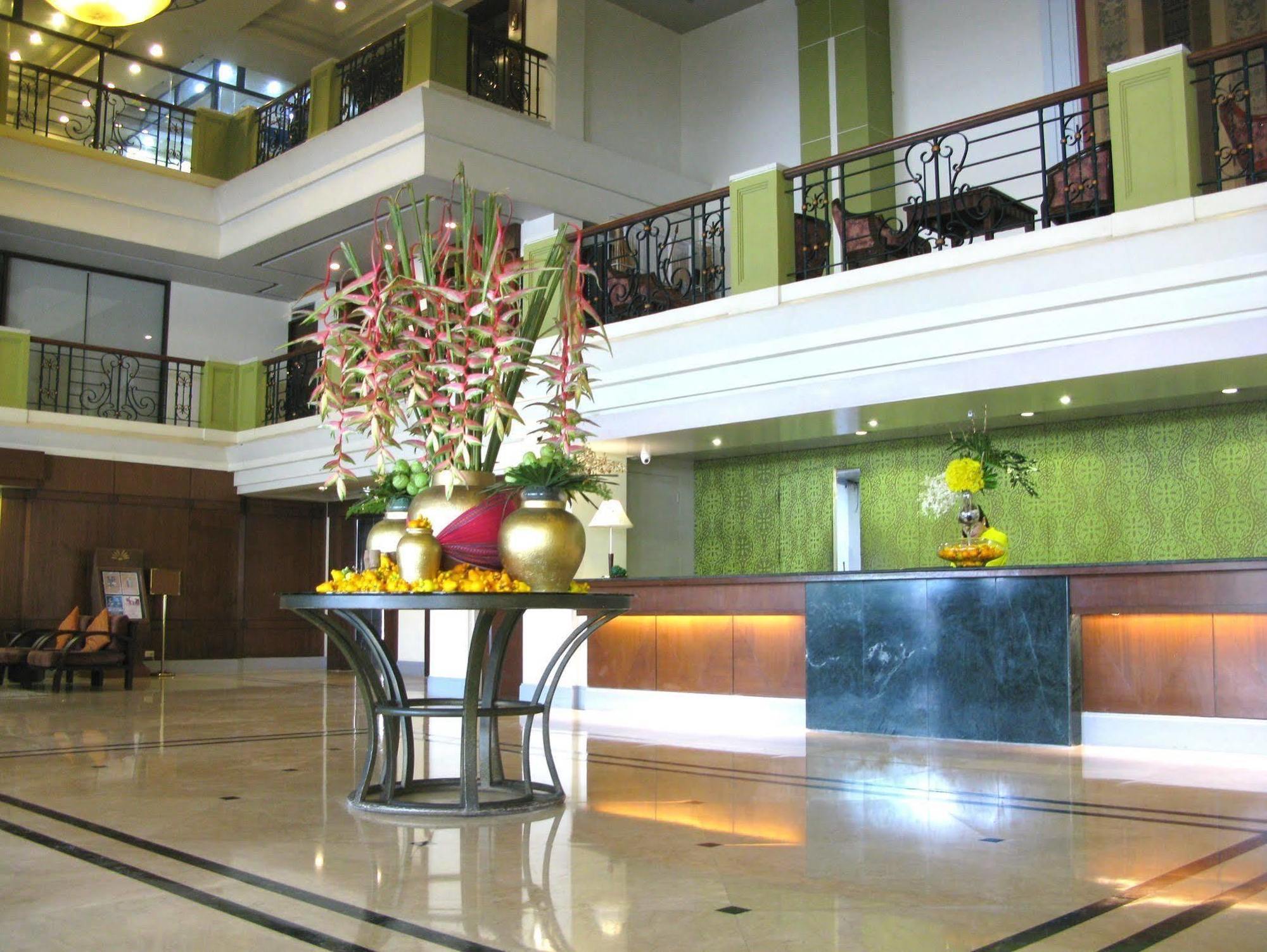 The Royal Mandaya Hotel Davao City Exteriör bild