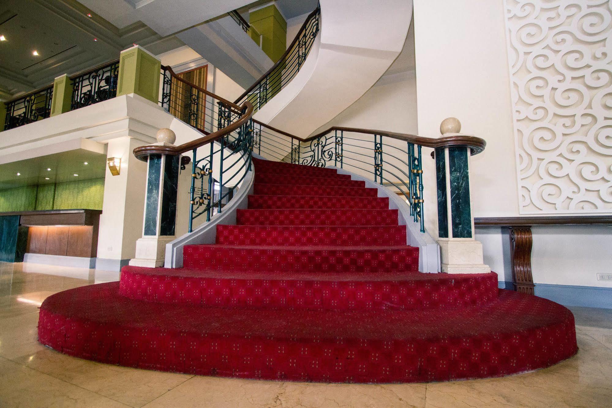 The Royal Mandaya Hotel Davao City Exteriör bild