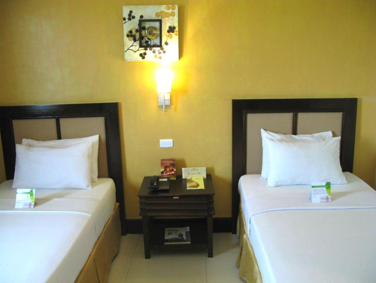 The Royal Mandaya Hotel Davao City Exteriör bild