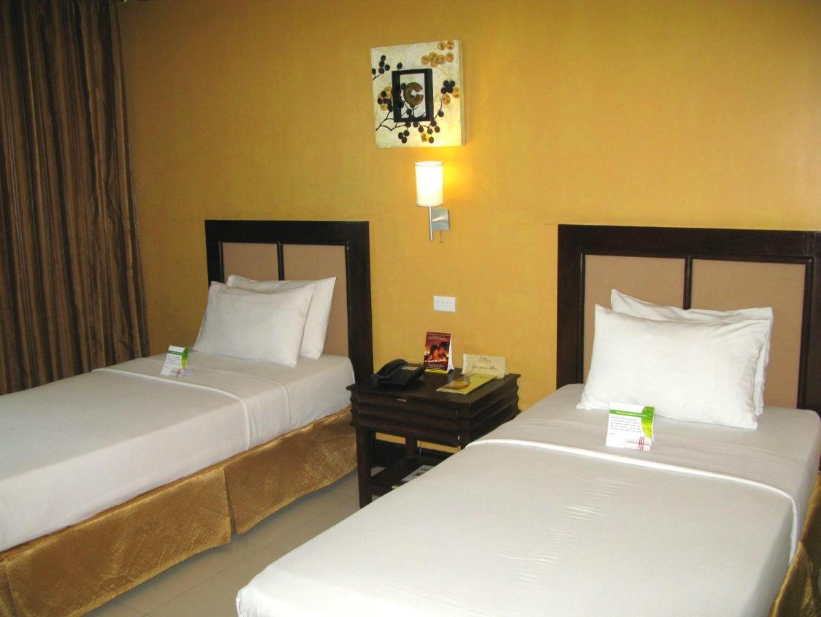 The Royal Mandaya Hotel Davao City Exteriör bild
