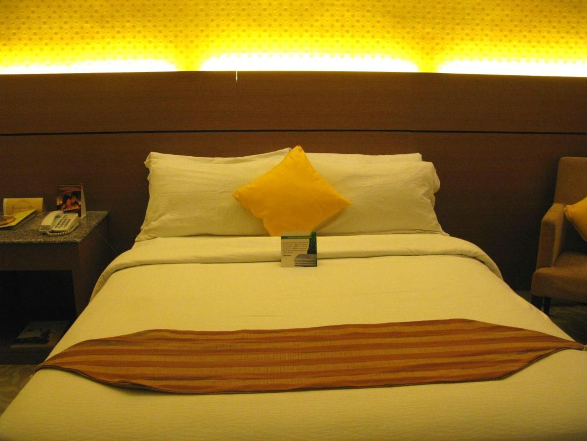 The Royal Mandaya Hotel Davao City Exteriör bild